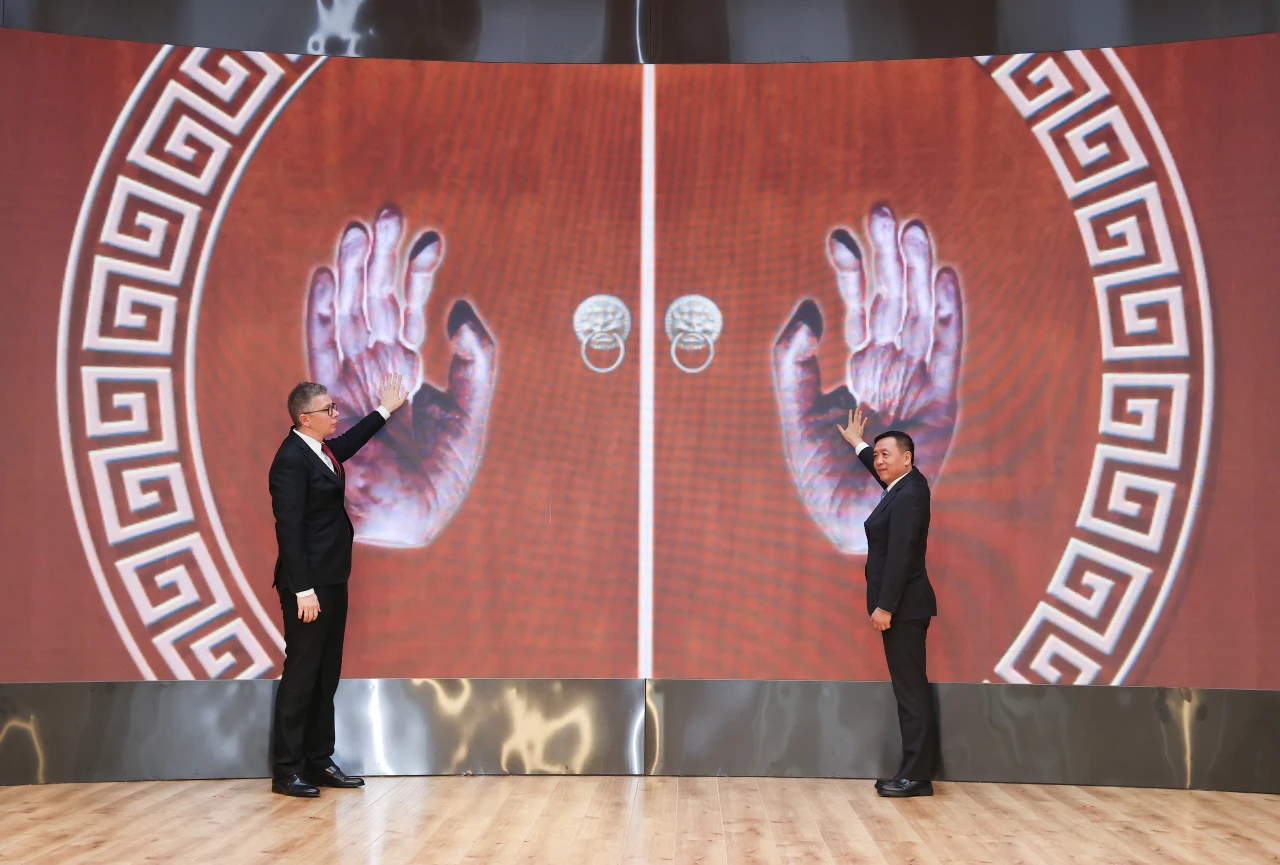 張宏森與弗拉季斯拉夫·赫姆斯特共同宣布“2025中俄文學(xué)周”正式啟動